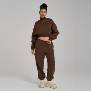 Sportswear apparel manufacturer custom turtleneck sweatshirt set wholesale two-piece cropped hoodie and sweatpants set for women