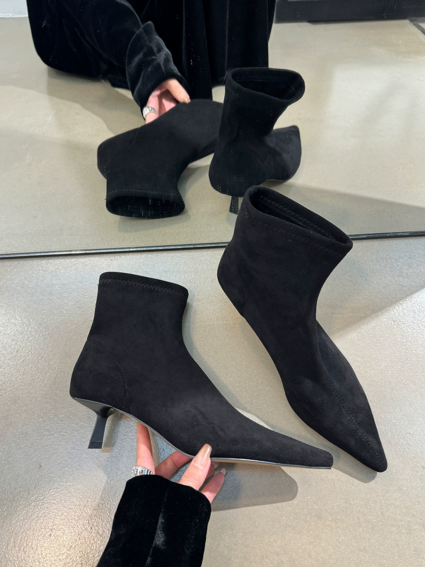 O1CN01HnKxbZ248yzCP5BCc_!!2217686577347-0-cib.jpg_ autumn/winter skinny boots with sleeves, elastic slim boots, kitten heels, pointed suede short boots for women - Image 1